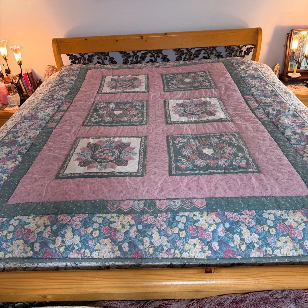 Vintage Floral Patchwork Quilt Bedspread Pink‎ Green Cottagecore Farmhouse Style